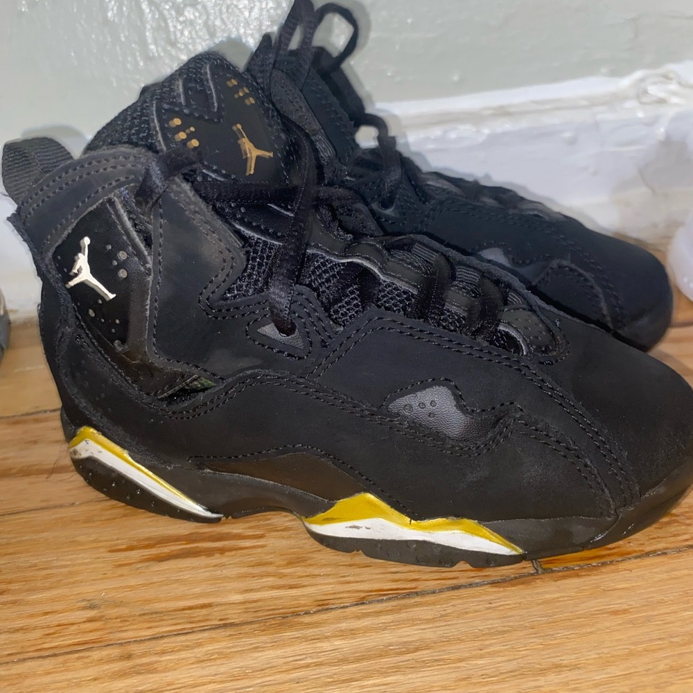 Jordan Kids Black and Yellow Sneakers